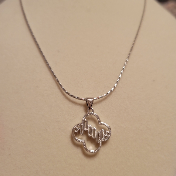 18k White Gold Plated Necklace with Pendant - Picture 3 of 4